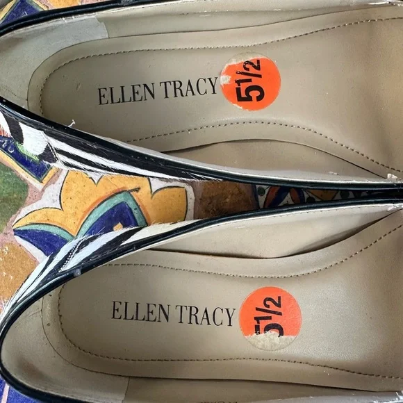Ellen Tracy Black and White Zebra Print Flats Size 5.5 - Picture 7 of 7